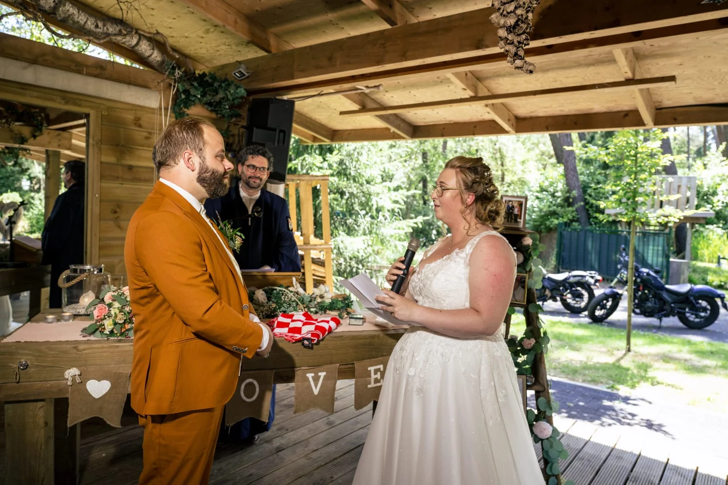 Trouwceremonie met Arwen van Gestel als BABS